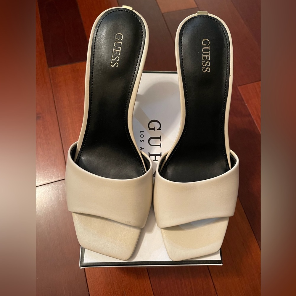 Guess Shoes SELDIE in Ivory